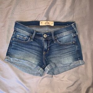 Hollister shorts size 00